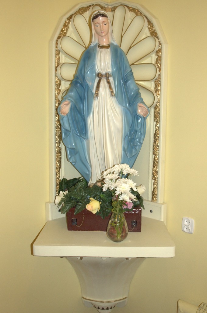 Nowy ołtzyk Matki Bożej Niepokalanej w Kościele 12016