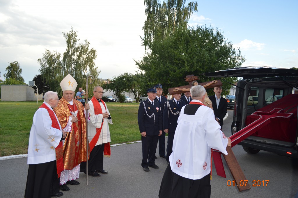 Pożegnanie Krzyża wraz z Bp. Józefem Wróblem w Garbowie - Cukrowni 2017