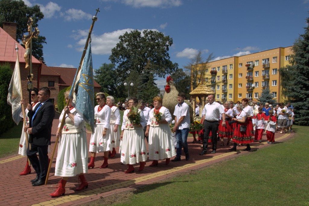 Procesja dożynkowa z wieńcami w Garbowie - Cukrowni 2017